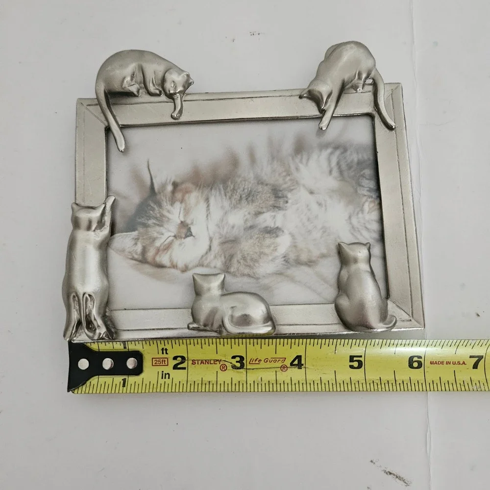 Silver-tone Pewter 3D Cat Picture Frame Whimsical Feline Tabletop Decor 4x6